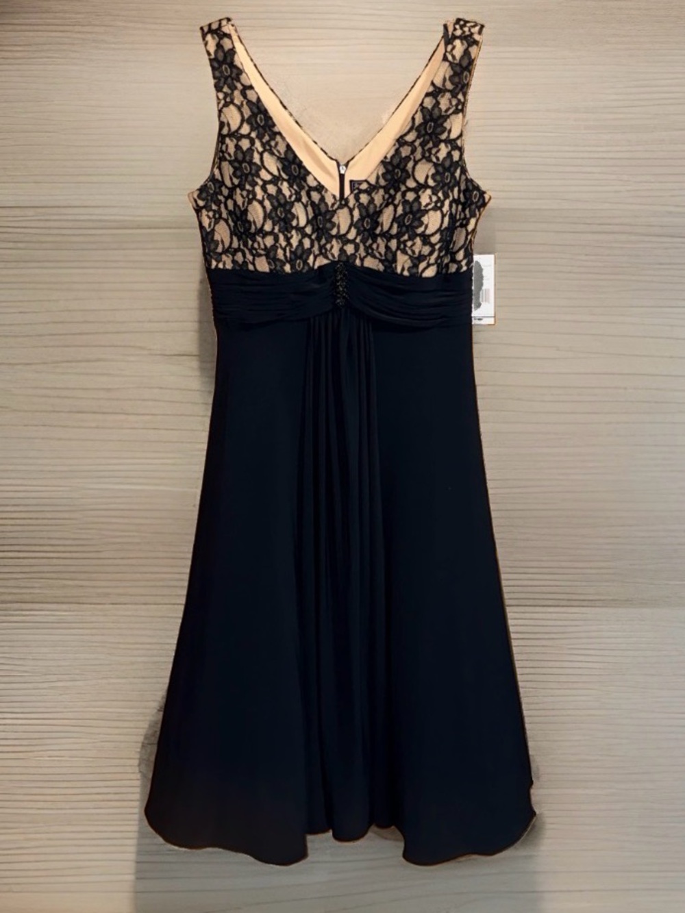 NWT Jessica Howard Evenings Black and Nude Sleeveless Lace-Top Midi Dress-8